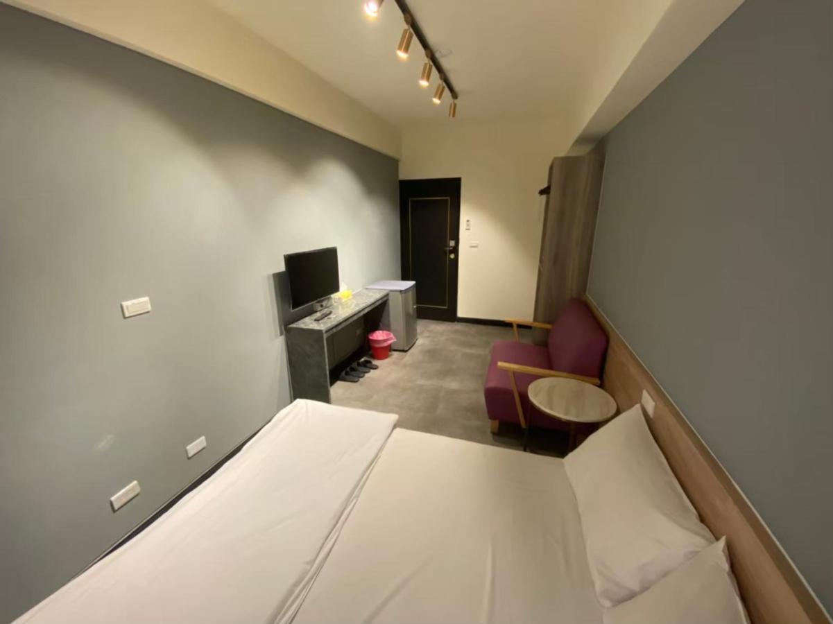 Fengjia Gift Box Homestay Tchaj-čung Exteriér fotografie