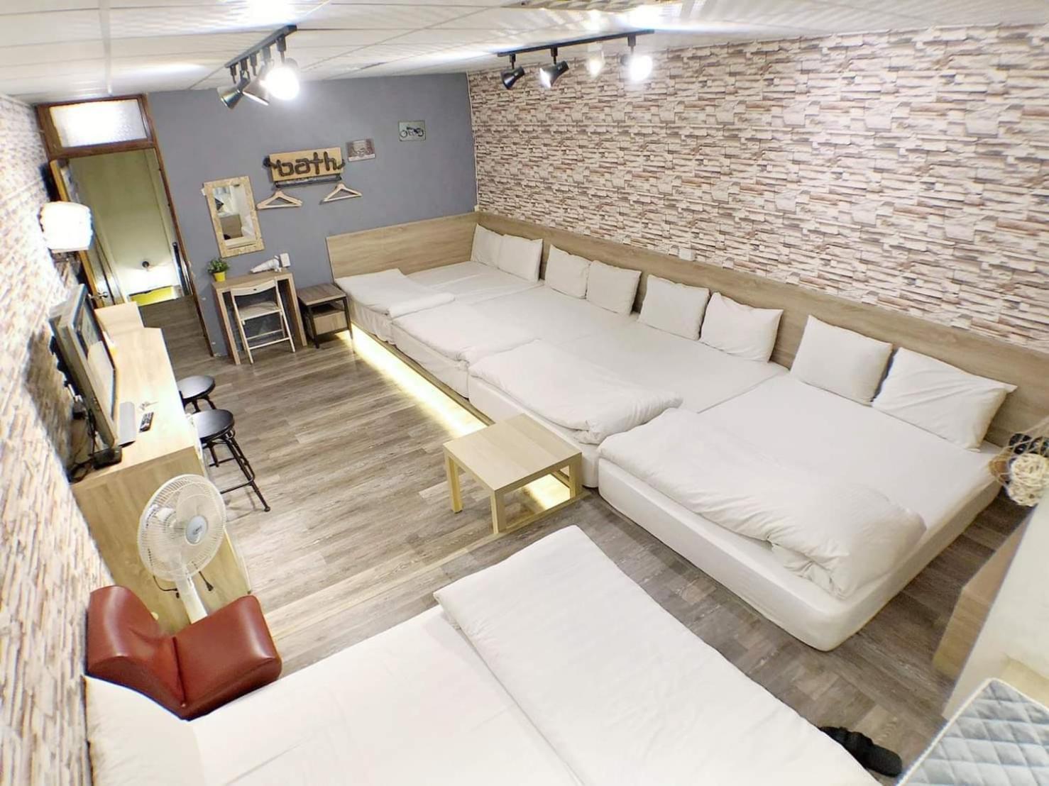 Fengjia Gift Box Homestay Tchaj-čung Exteriér fotografie